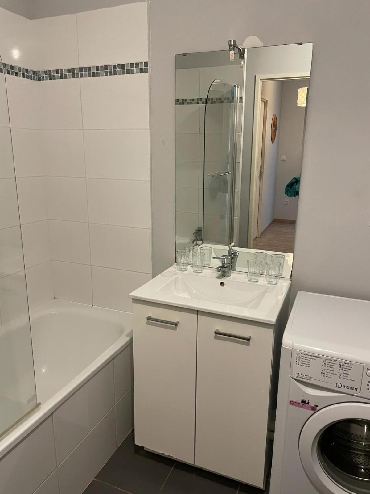 Appartement 2 Chambres Avec Terrasse Et Garage Saint-Andre-lez-Lille 外观 照片
